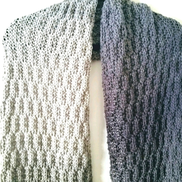 Elegant Gray Knit Scarf - Picture 6 of 7